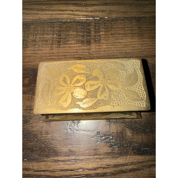 Vintage Floral Brass Stamp Box – Hinged Lid - 3.5” long - Picture 4 of 8